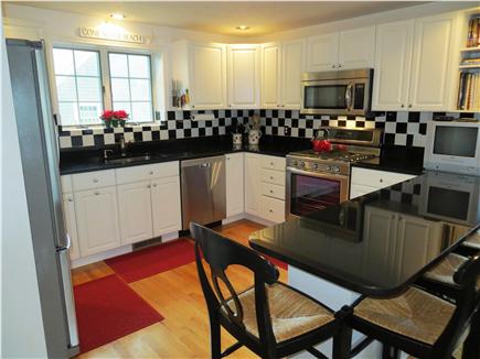 Harwich, H’port Walk to Beach & Town Cape Cod vacation rental - Fully Equipped Gourmet Kitchen - new Stainless Steel Appliances