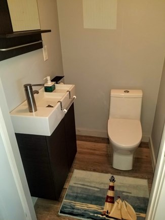 Wareham MA vacation rental - Downstairs 1/2 bath