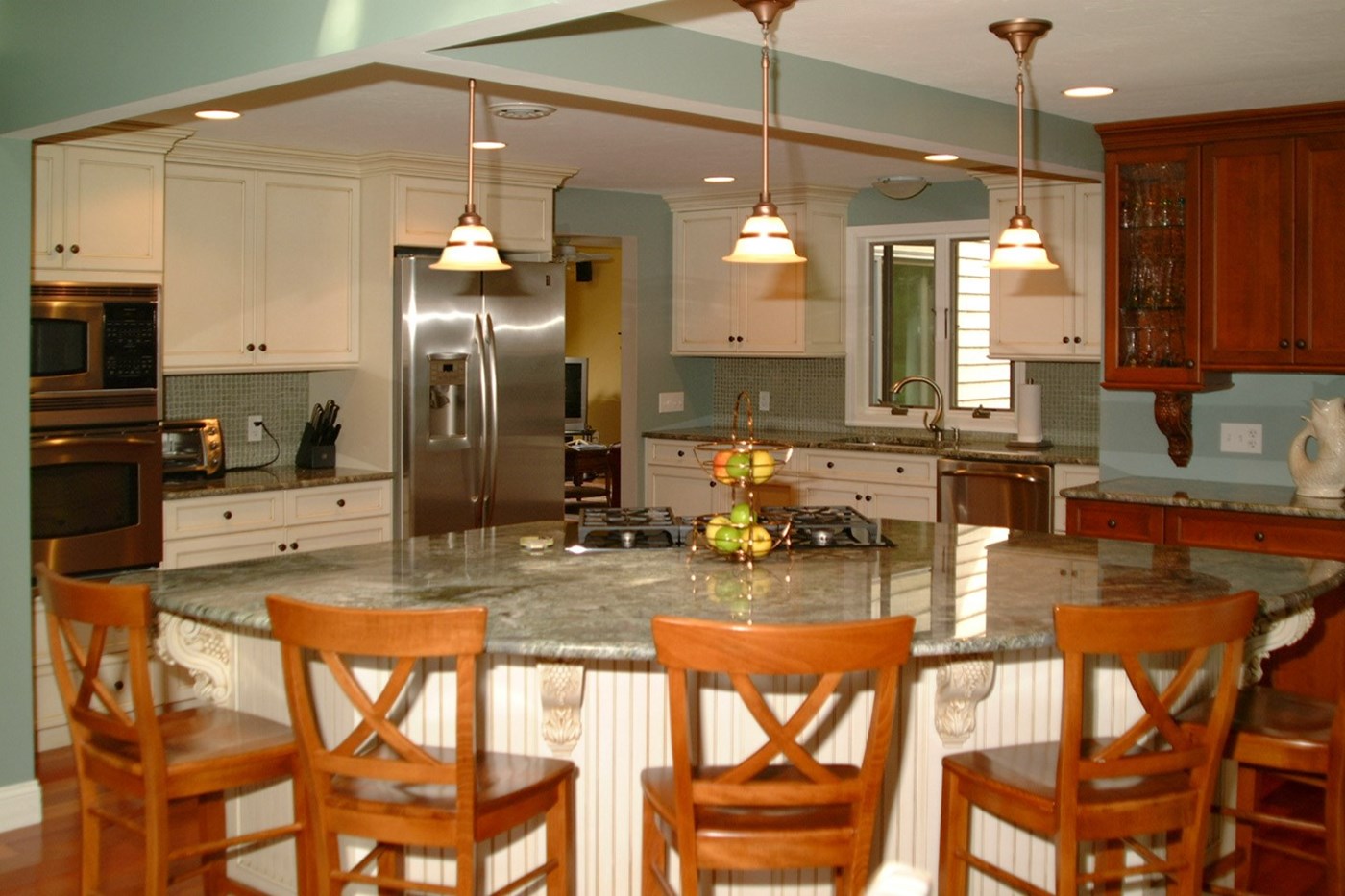 Kitchen (Island seating for 6)