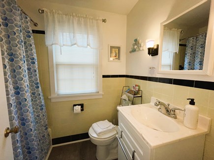 East Orleans - Nauset Heights Cape Cod vacation rental - Cute bathroom with tub/shower
