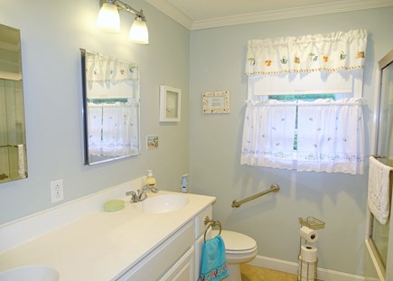 North Eastham Cape Cod vacation rental - Full bathroom on main floor with tub 