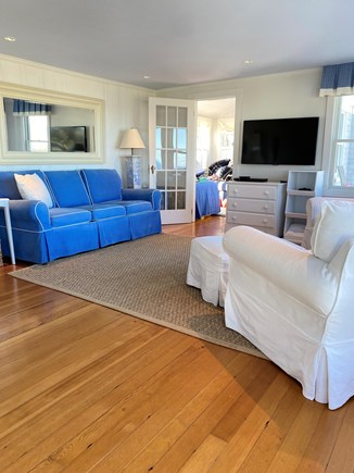 East Dennis/Sesuit Harbor Cape Cod vacation rental - Living room