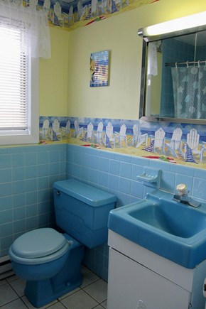 Lookout Bluff,  Truro Cape Cod vacation rental - Upstairs bathroom (has tub/shower)