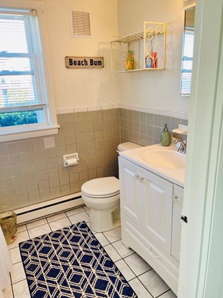 Hyannis Cape Cod vacation rental - Bathroom - Full Bath