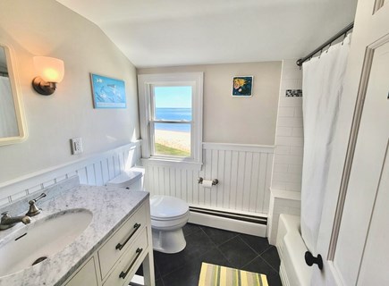 North Chatham Cape Cod vacation rental - 2nd floor full bath