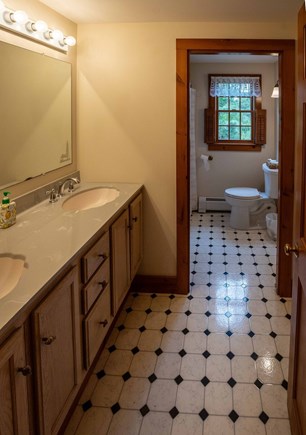 Old Village, Chatham Cape Cod vacation rental - Upstairs bathroom