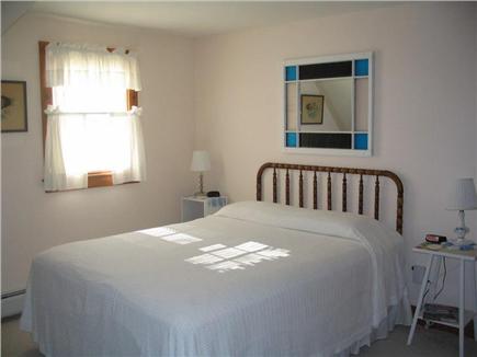 Old Village, Chatham Cape Cod vacation rental - Upstairs Queen bedroom