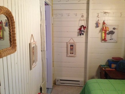 Walk to Wellfleet Ctr. Cape Cod vacation rental - Kid's room w/a twin bed