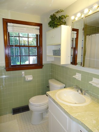 Centerville, West Hyannisport Cape Cod vacation rental - Full bath with tub