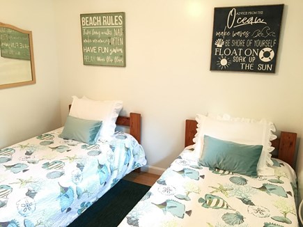 Mashpee Cape Cod vacation rental - Two Twin Beds