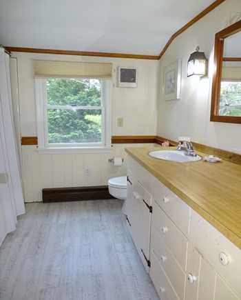 Chatham Cape Cod vacation rental - Full bathroom upstairs