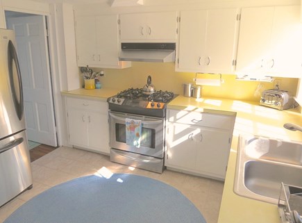 Brewster Cape Cod vacation rental - You'll find the best of everything in the cheery kitchen.