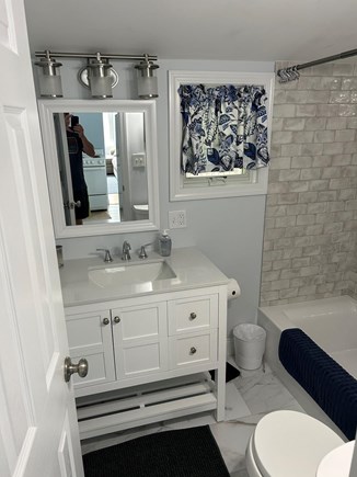 42 Hiawatha Road Harwichport Cape Cod vacation rental - Cottage bathroom