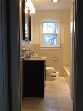 Brewster Cape Cod vacation rental - 1st floor full bathroom