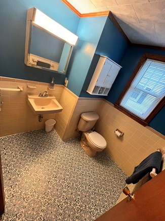 Dennisport Cape Cod vacation rental - Bathroom