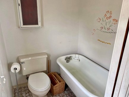 White Horse Beach Plymouth MA vacation rental - 2nd floor bath with tub