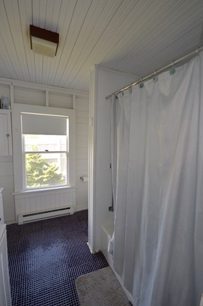 East Orleans Cape Cod vacation rental - Full bath with tub/ shower combo
