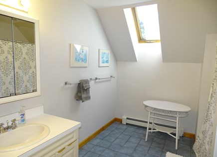 Wellfleet Cape Cod vacation rental - Upstairs bathroom