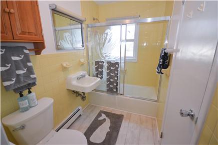 Eastham Cape Cod vacation rental - Full bathroom with combination tub and shower