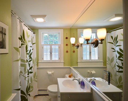 Orleans Cape Cod vacation rental - Main level full bath with tub/shower combo