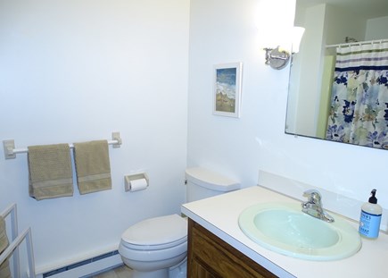 North Eastham, Herringbrook/Ma Cape Cod vacation rental - Full bathroom with tub 