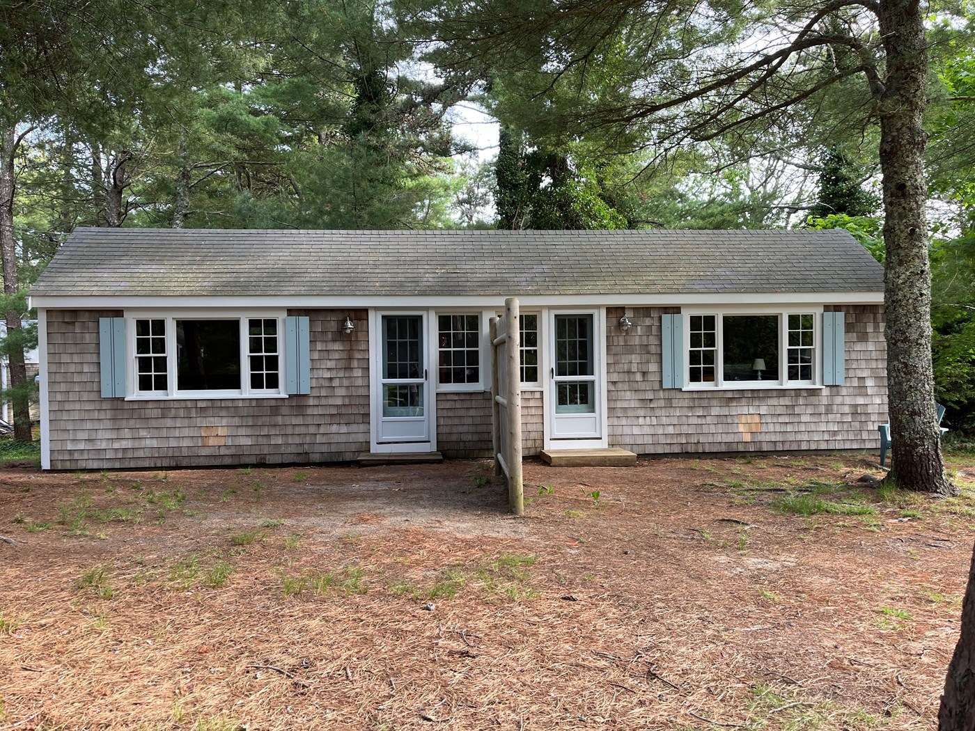 Efficiency Unit with Queen Bed and Twin Bed.