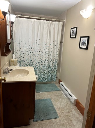 East Orleans Cape Cod vacation rental - 2nd floor full bath