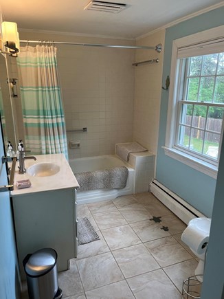 Harwichport/So Harwich, on cul Cape Cod vacation rental - Upstairs main house bathroom