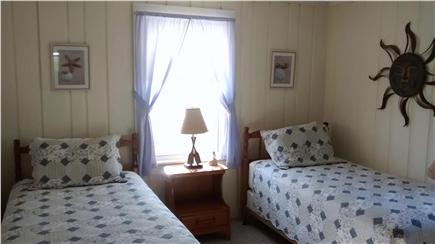 Popponesset Beach Cape Cod vacation rental - Sunny twin bedroom
