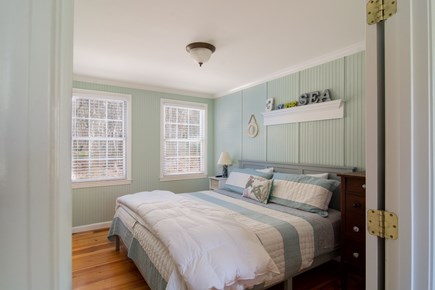 Eastham Cape Cod vacation rental - Primary bedroom w/ king, 1st floor in Cherrystone Cottage