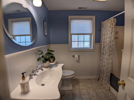 West Hyannis Cape Cod vacation rental - 2nd Floor full bath