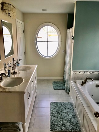 Popponesset Cape Cod vacation rental - Master bathroom