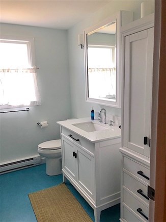 Wellfleet Cape Cod vacation rental - New Tile in the Tub!