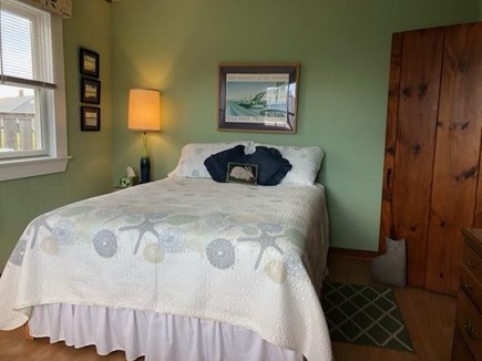 Beach Point / North Truro Cape Cod vacation rental - Main bedroom with comfy queen-size bed