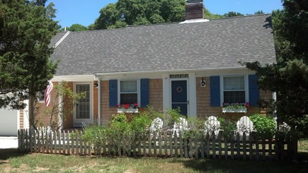 Yarmouth Port Cape Cod vacation rental - Front of cottage