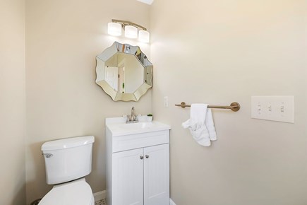 Popponesset, Mashpee Cape Cod vacation rental - Powder room