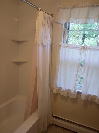 Wellfleet Cape Cod vacation rental - UPSTAIRS BATHROOM