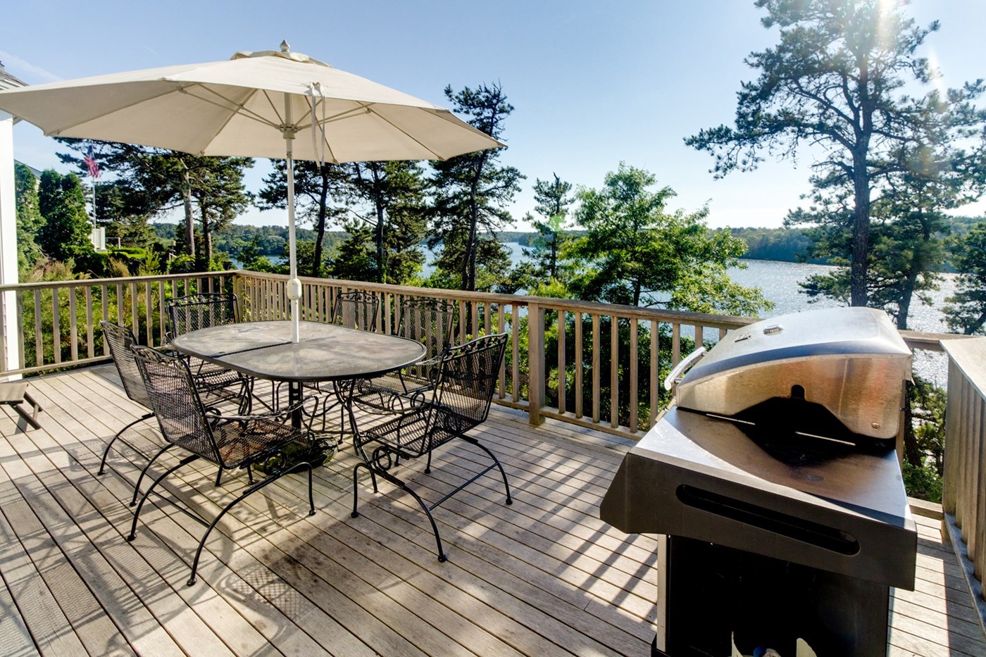 Stay at this incredible lakefront location overlooking Sheep Pond