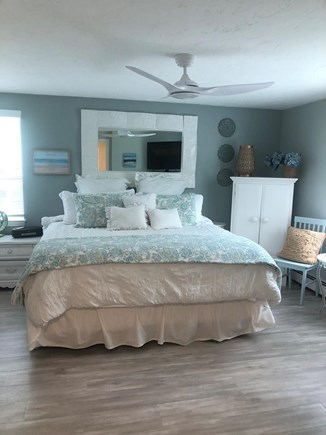 Cotuit /Mashpee line south of  Cape Cod vacation rental - Master king bedroom