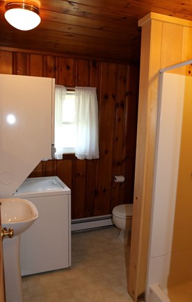 Sandwich Cape Cod vacation rental - Full Bath with shower and stackable Laundry.