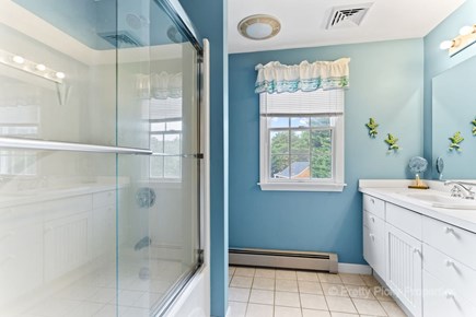 Brewster Cape Cod vacation rental - Full bathroom on the second floor