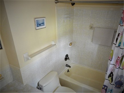 near South & West Chatham line Cape Cod vacation rental - Master Full Bath - tub and shower - towels provided