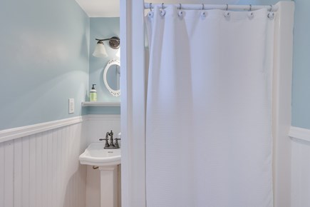 Orleans Cape Cod vacation rental - Cottage bathroom