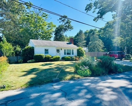 Plymouth, Priscilla Beach MA vacation rental - Front view of Captain's Cottage plenty of parking in the driveway