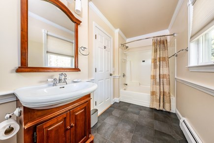 Wellfleet, Ocean Side near Indian Neck Cape Cod vacation rental - Downstairs full bathroom.