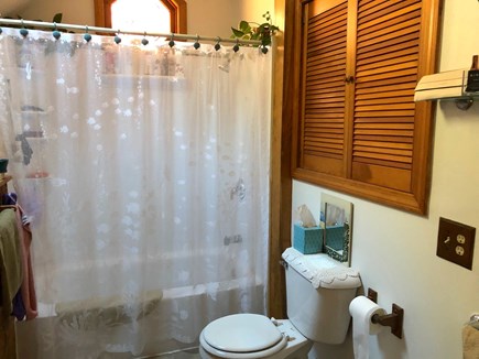 Wellfleet Cape Cod vacation rental - Main floor full bath