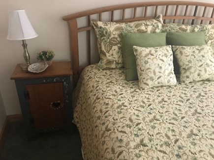 Eastham, Close to bay & ocean beaches! Cape Cod vacation rental - Master bedroom/ king bed close up
