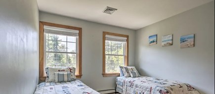 Onset MA vacation rental - Bedroom with twin beds (converts to king size)