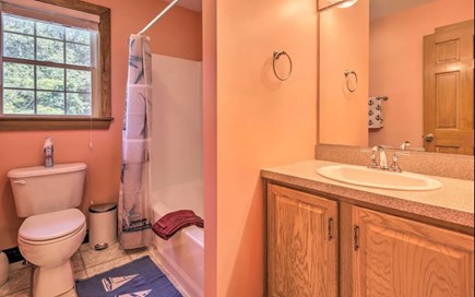 Onset MA vacation rental - Bathroom with full bath (2nd Floor)