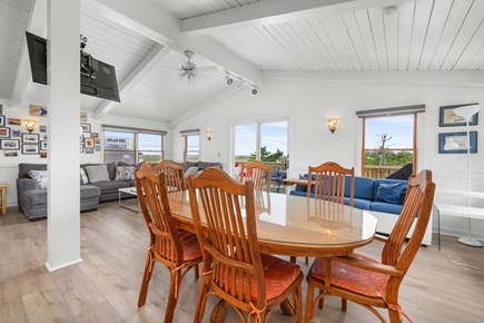 Truro Cape Cod vacation rental - Dining area for six people